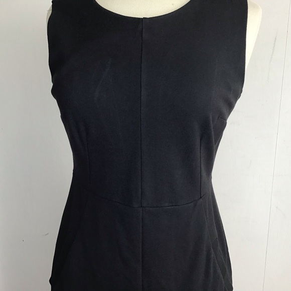 Lands’ End black, sleeveless, scoop neck, fitted with front pockets knit dress 6 - Picture 4 of 6